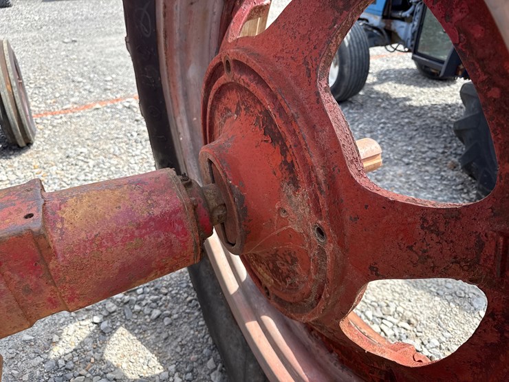 #75-•-mccormick-farmall-450-tractor-933-inv#-42875-image-13