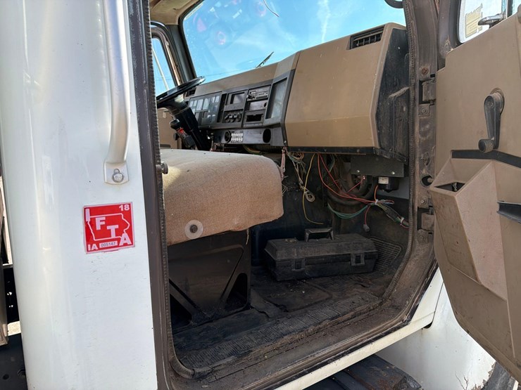 1990-international-4900-image-47