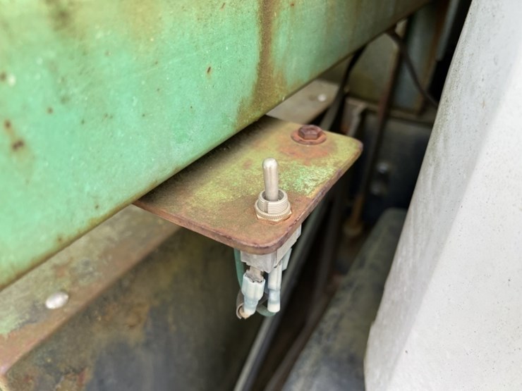 1998-freightliner-fl70-image-23