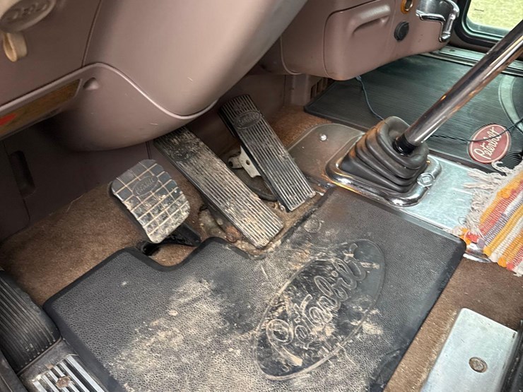 2016-peterbilt-389-image-69