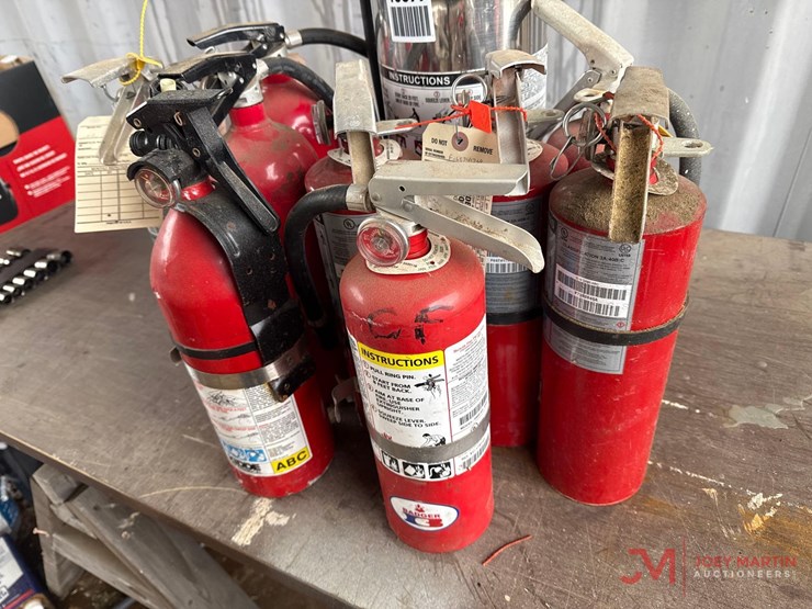 1-lot-of-fire-extinguishers-image-3