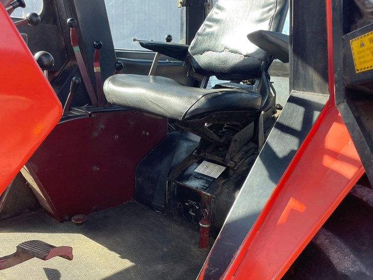 allis-chalmers-7040-2wd-tractor-image-28