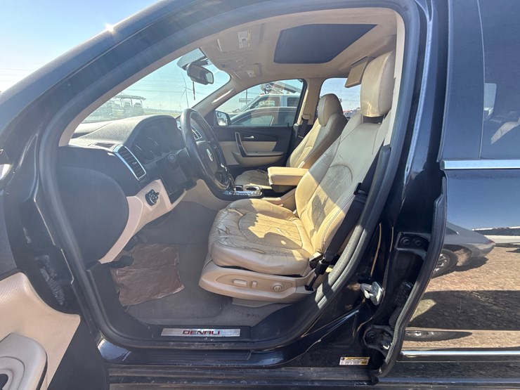 2011-gmc-acadia-image-33