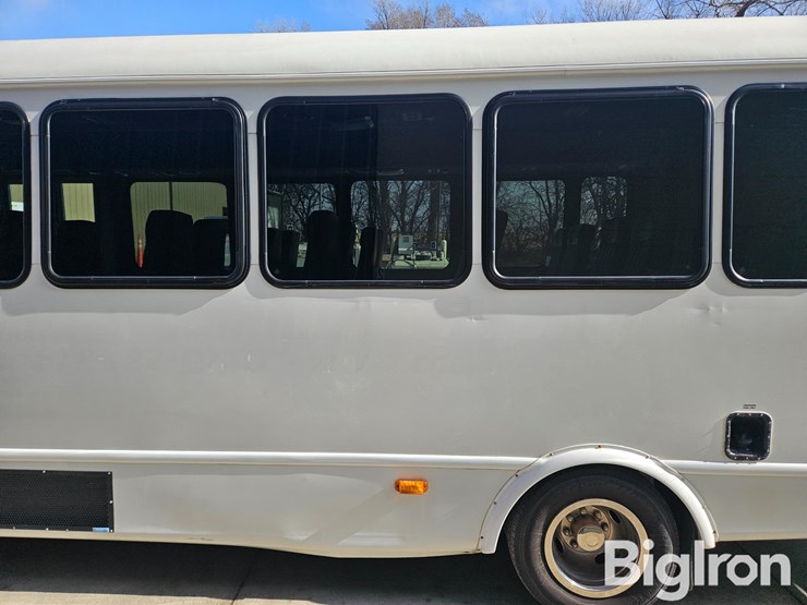 2016-ford-e450-image-18