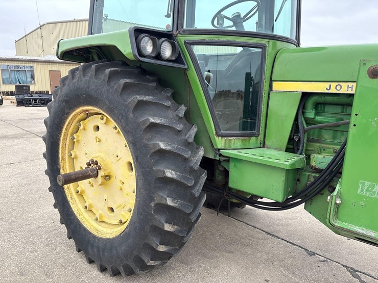 john-deere-4030-image-25