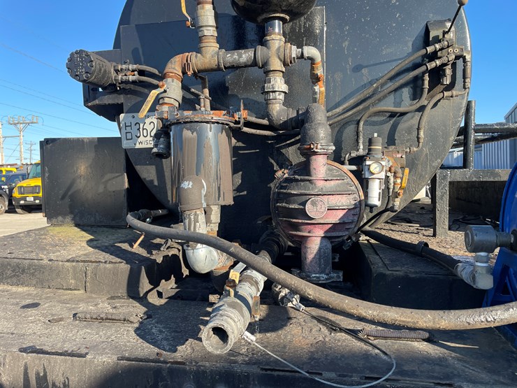 1999-peterbilt-330-image-18