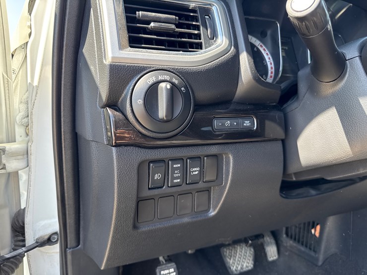 2017-nissan-titan-image-23