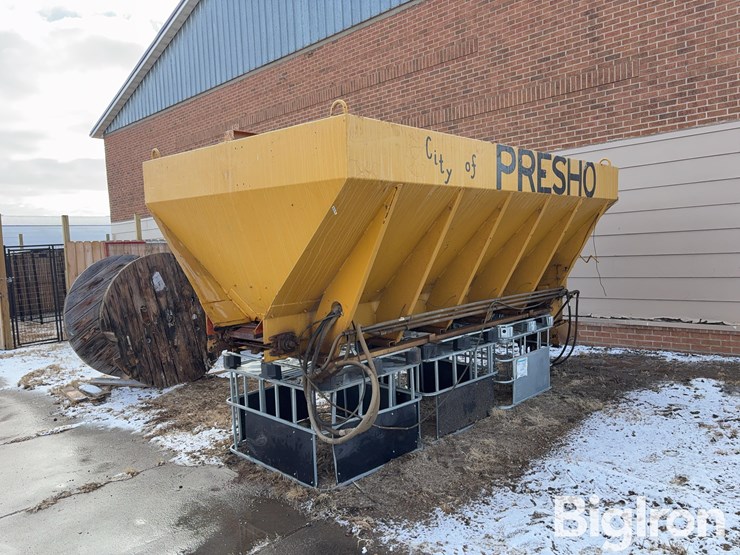 monroe-south-dakota-v-box-spreader/sander-image-1