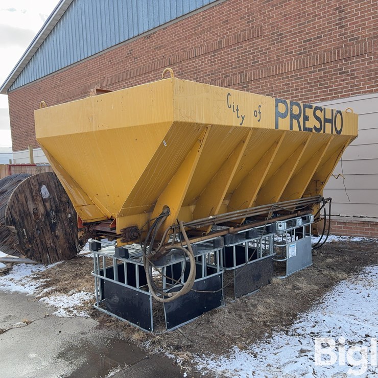 Monroe South Dakota V-Box Spreader/Sander