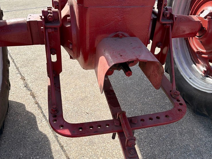 1953-farmall-super-m-tractor-image-21