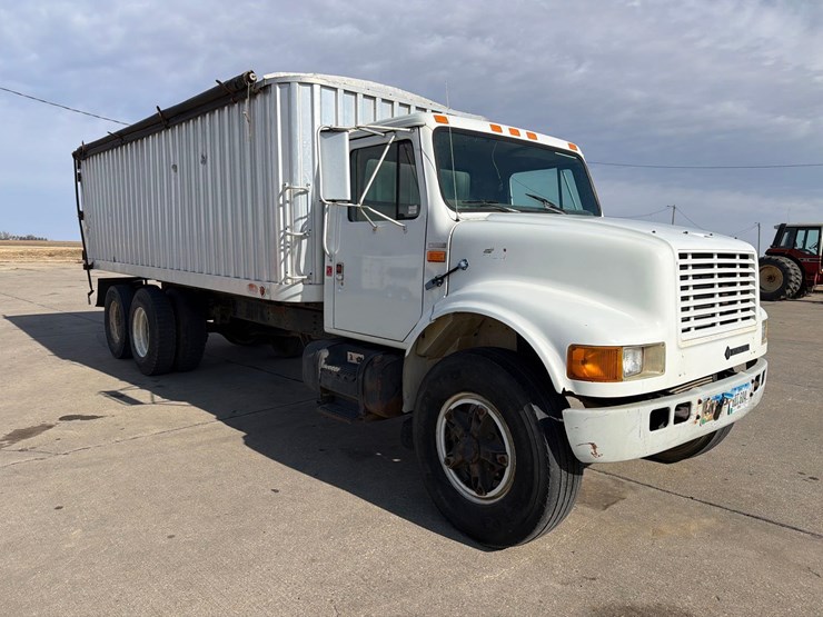 1990-international-4900-image-3