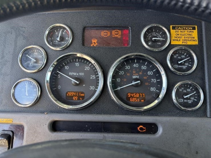 2017-peterbilt-389-image-28