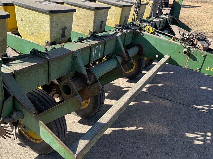 john-deere-7000-image-8