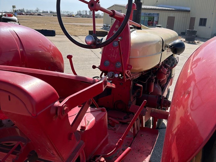 black-hawk-tractor-image-25