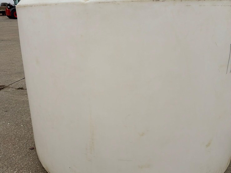 1300-gallon-poly-tank-image-4