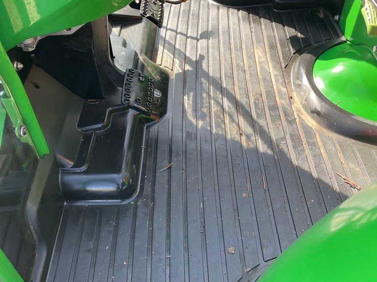 2017-john-deere-5085m-image-21