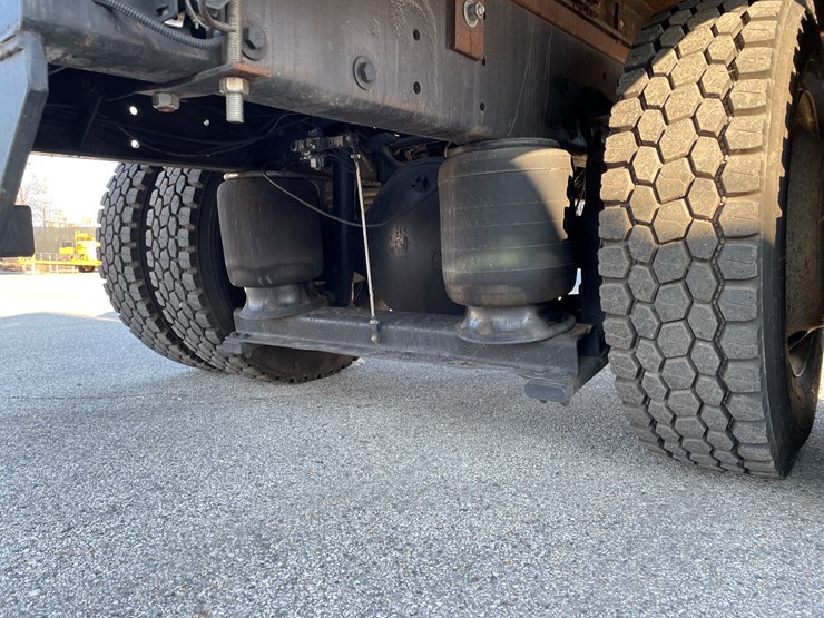 1999-peterbilt-330-image-21