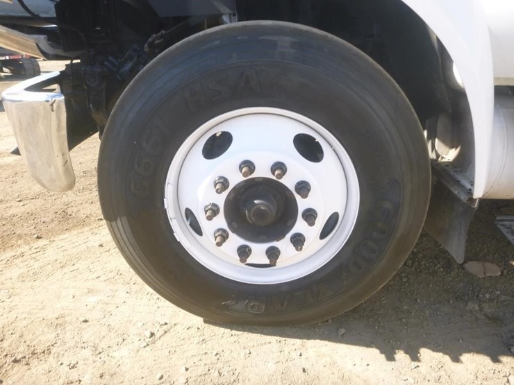 2013-ford-f650-image-28