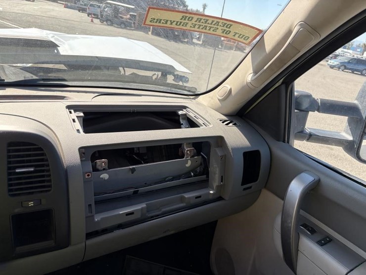 2012-gmc-sierra-2500-image-24