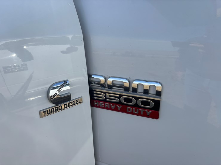 2012-dodge-3500-image-14