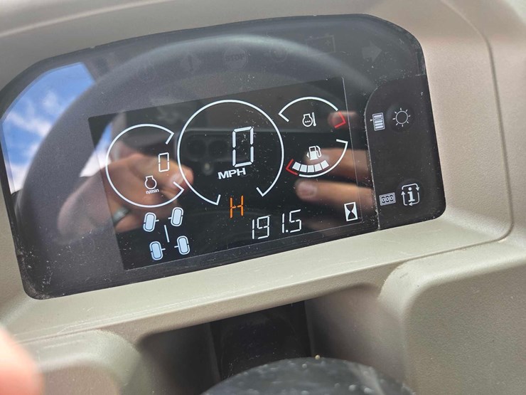 2024-john-deere-gator-image-58