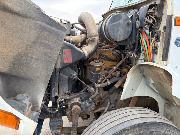 2000-international-8100-image-52