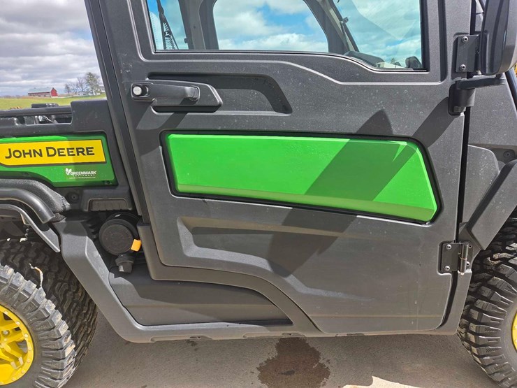 2024-john-deere-gator-image-23