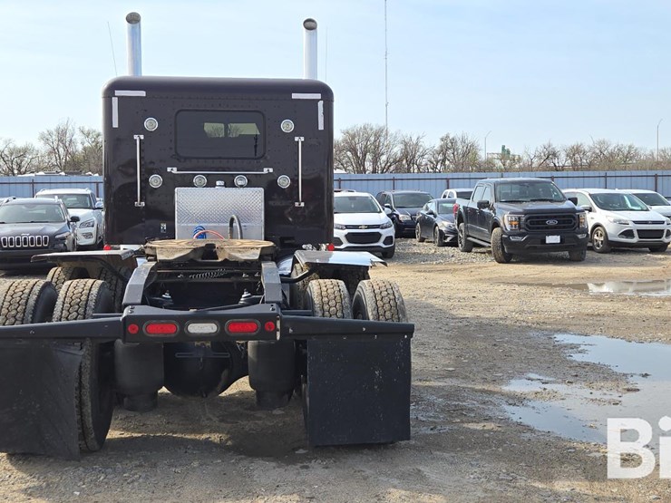 2022-peterbilt-389-image-6