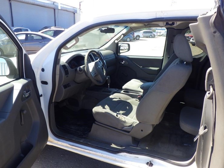 2015-nissan-frontier-image-5