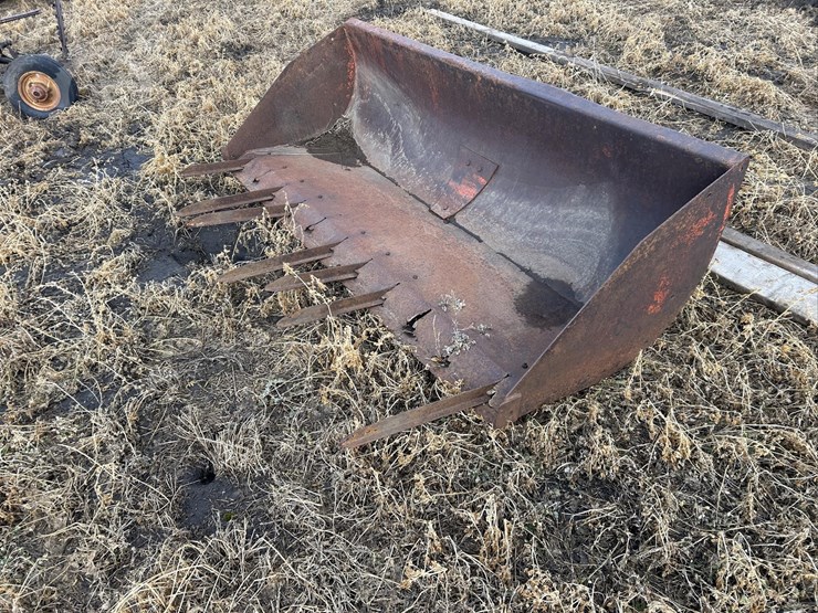 farmhand-7ft-bucket-image-4