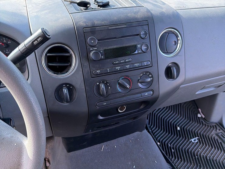 2004-ford-f150-image-47