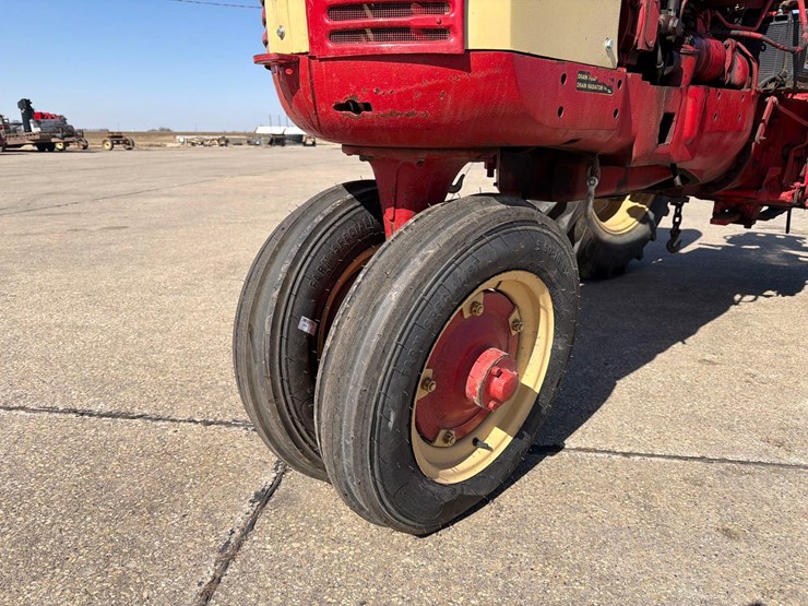 black-hawk-tractor-image-14