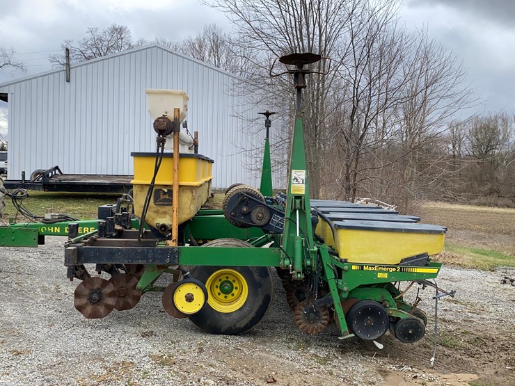 john-deere-7240-image-30