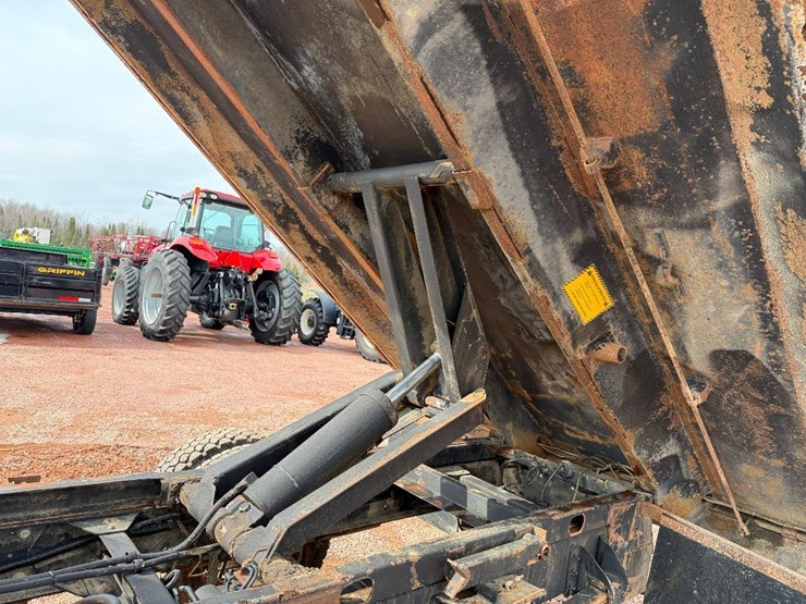 #205-•-lot-205-image-34