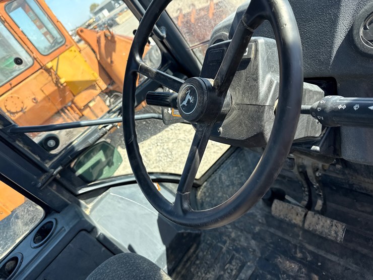 2024-deere-320-p-tier-image-36