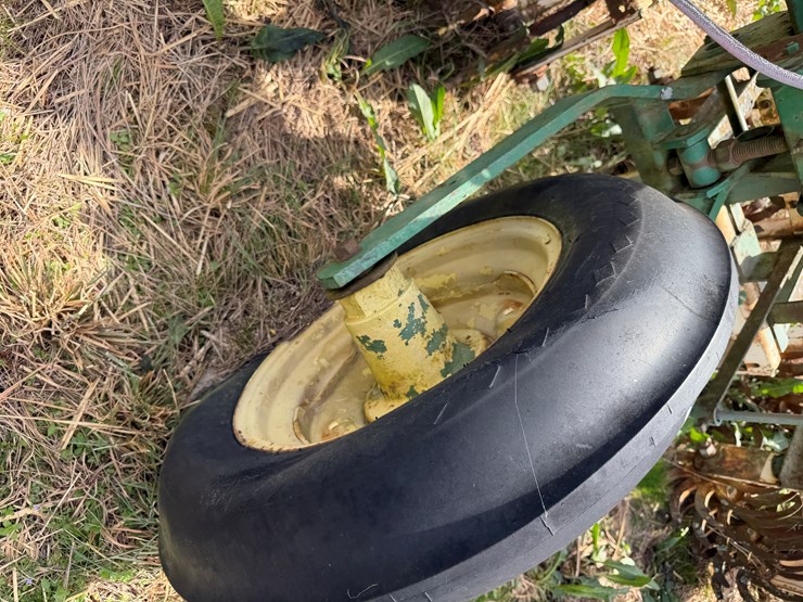 john-deere-12-image-12