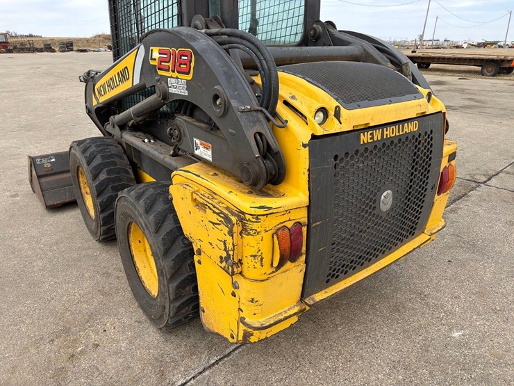 2011-new-holland-l218-image-9