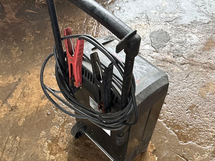 schumacher-battery-charger-image-2