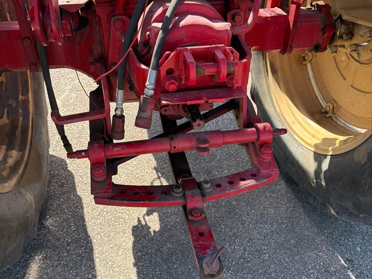 black-hawk-tractor-image-6