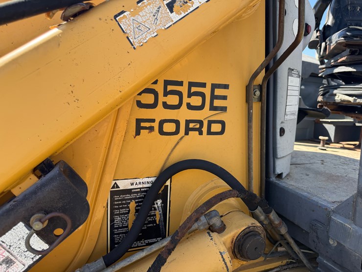 new-holland-555e-image-45