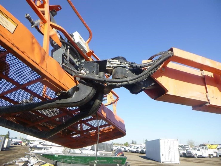 2013-jlg-600s-image-13
