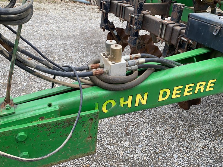 john-deere-7240-image-32