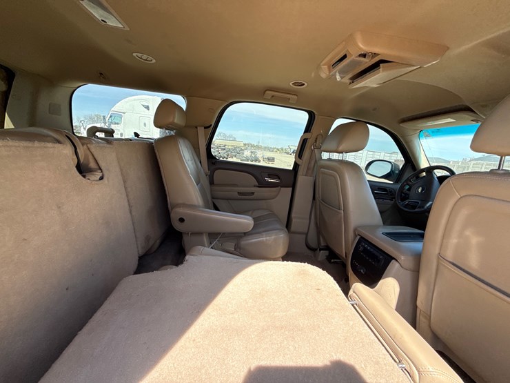 2010-chevrolet-tahoe-image-27