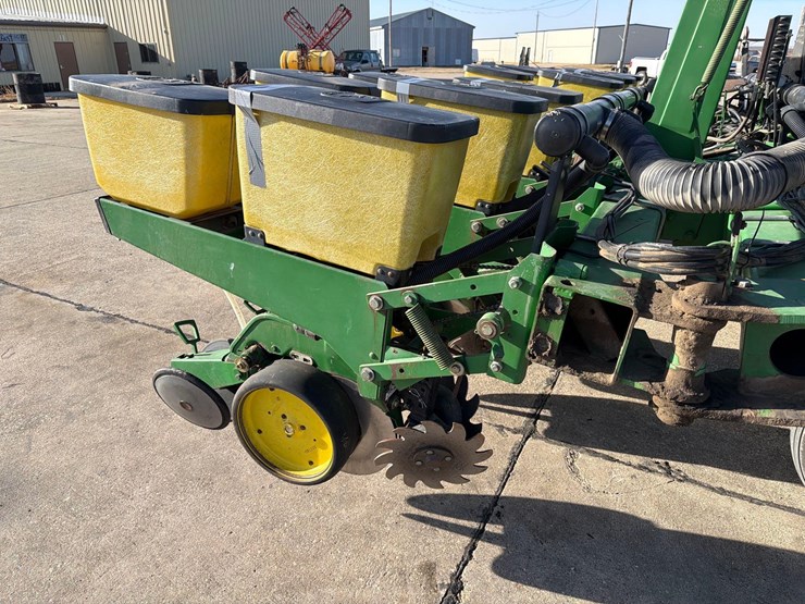 john-deere-7200-image-29