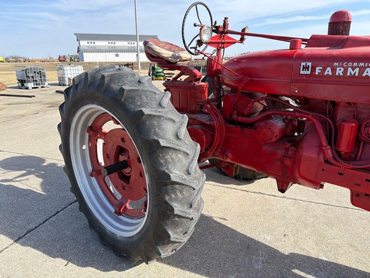 1953-farmall-super-m-tractor-image-16
