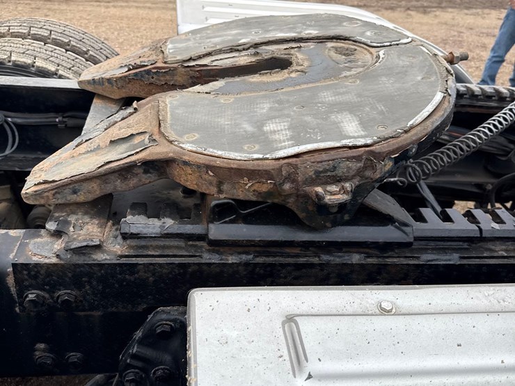 2016-peterbilt-389-image-26