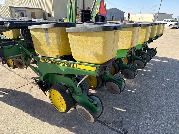 john-deere-7200-image-24