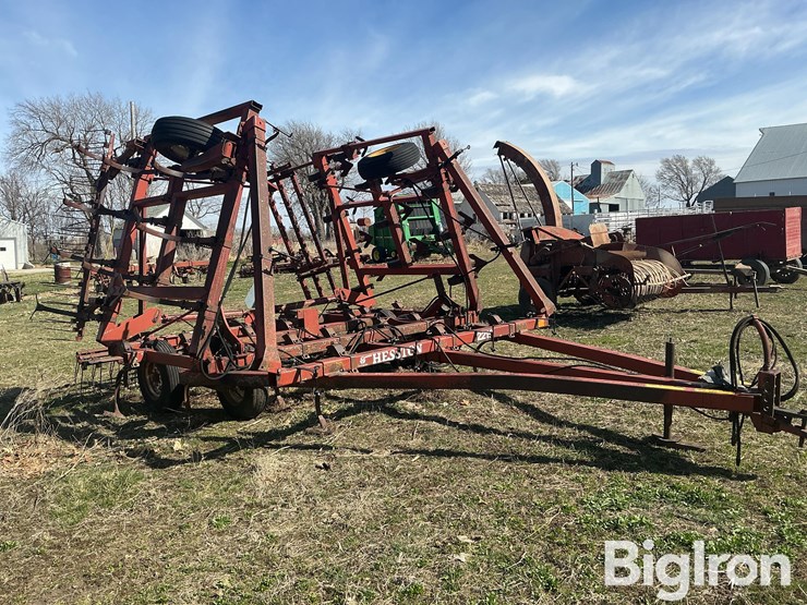 hesston-2210-image-3