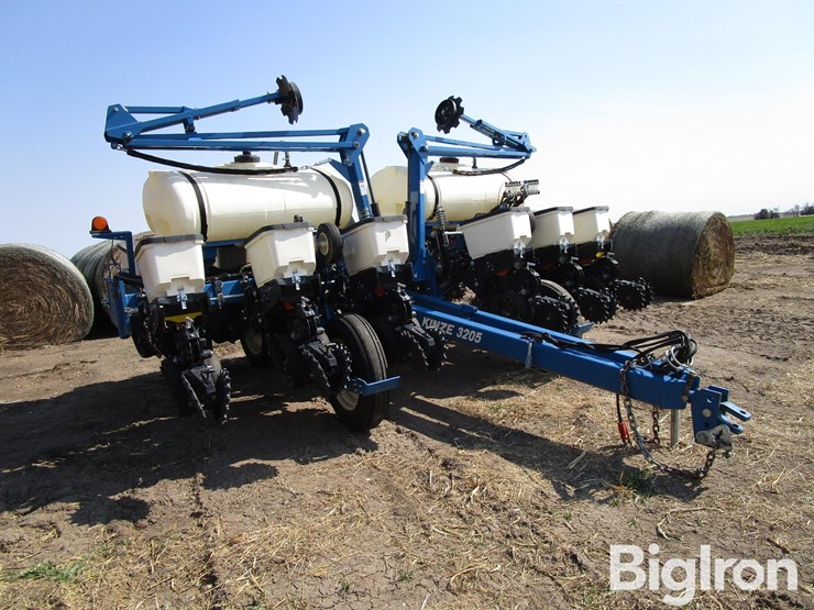 2023-kinze-3205-image-3