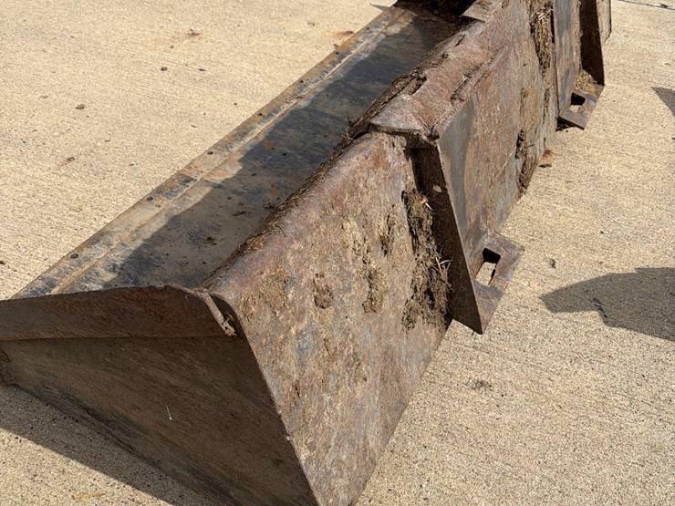skidloader-82”-skidloader-bucket-image-4